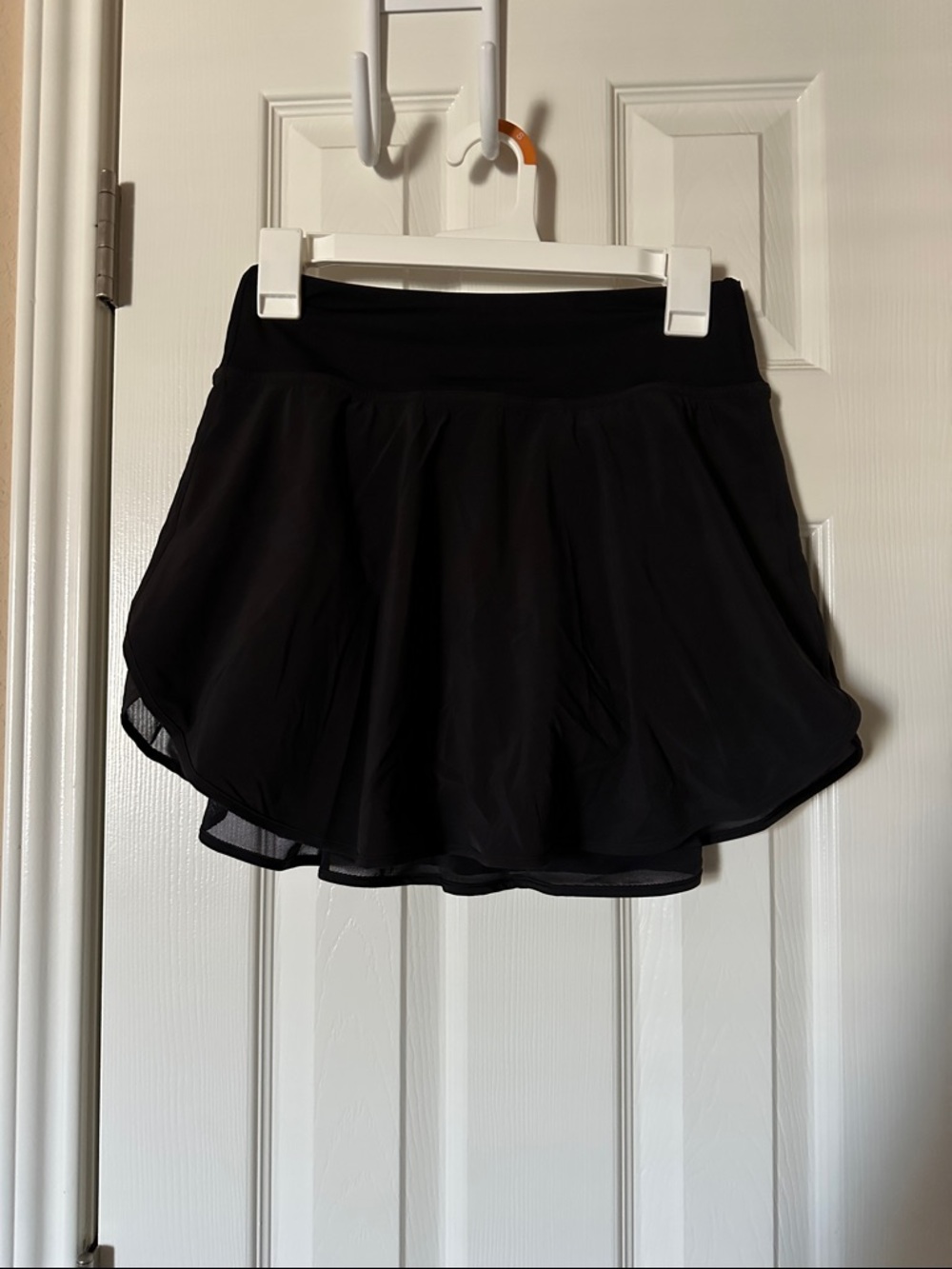 Lululemon flutter hem tennis skirt size 4 black